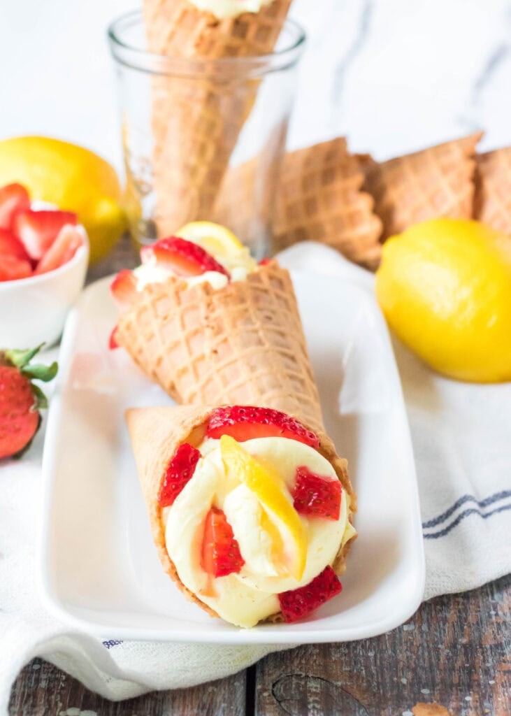 Limonlu Cheesecake Külahları: Yaz Aylarının Ferahlatıcı Tatlı Kaçamağı